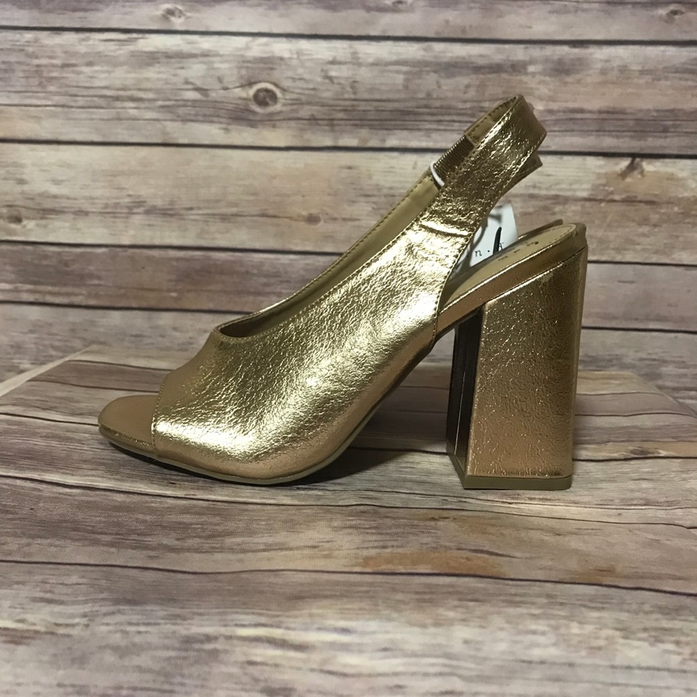 Women’s a new day Rose Gold Valerie Vamp Pumps